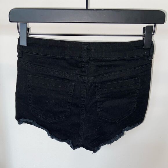 H&M NWOT Black & Floral Denim Shorts - Picture 2 of 12